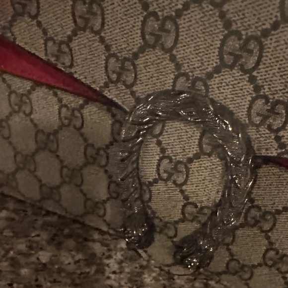 G u €€ I - Beige and Red Shoulder Bag - Picture 3 of 5